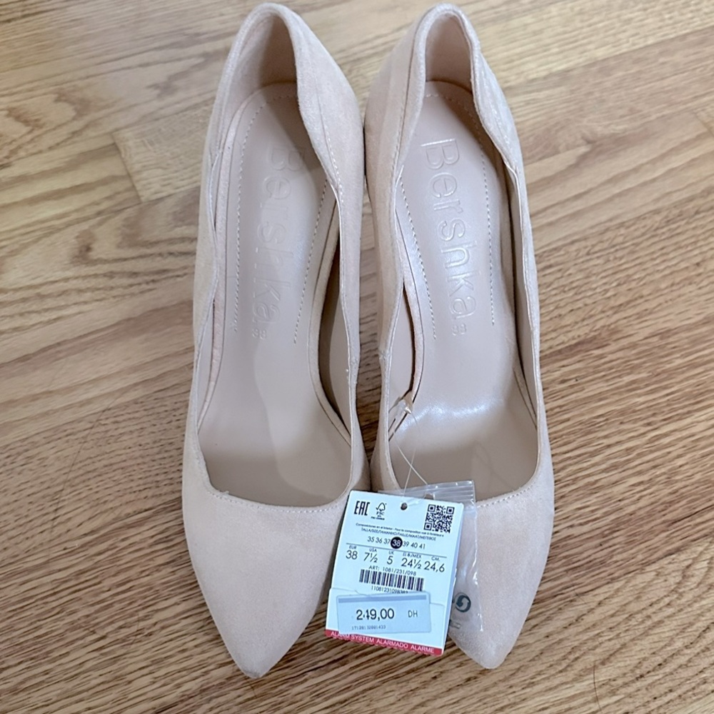 NWT Bershka Shoes Suede